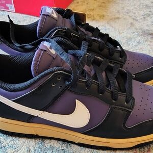 Nike Women's Purple, Black & White Low-Top Sneakers